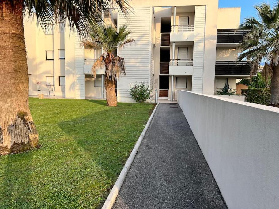 Luxury 3 Piece Garden Apartment In Cannes Marina Mandelieu Extérieur photo